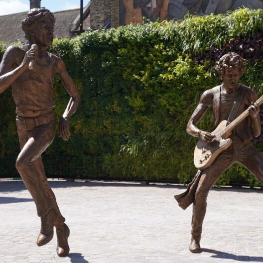 The Glimmer Twins — Mick Jagger and Keith Richards statue — Dartford, UK