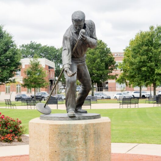 The Elvis Homecoming Statue, Tupelo — Tupelo, USA