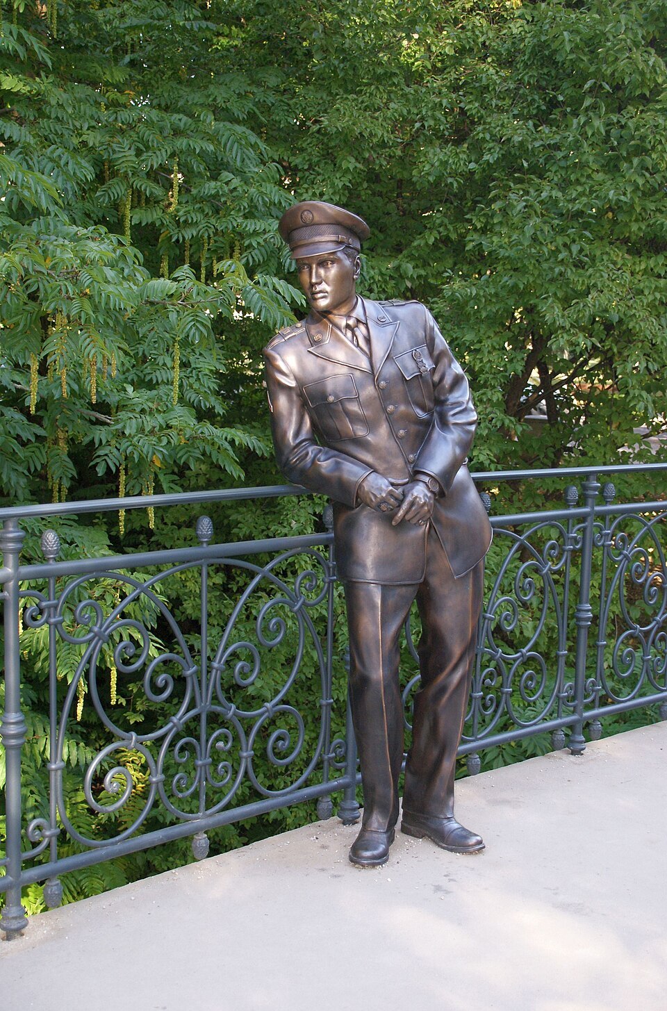Elvis Presley Bronzestatue Brücke Bad Nauheim